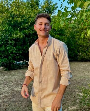 CAMISA GANM LINO BOTÓN DE COLOR